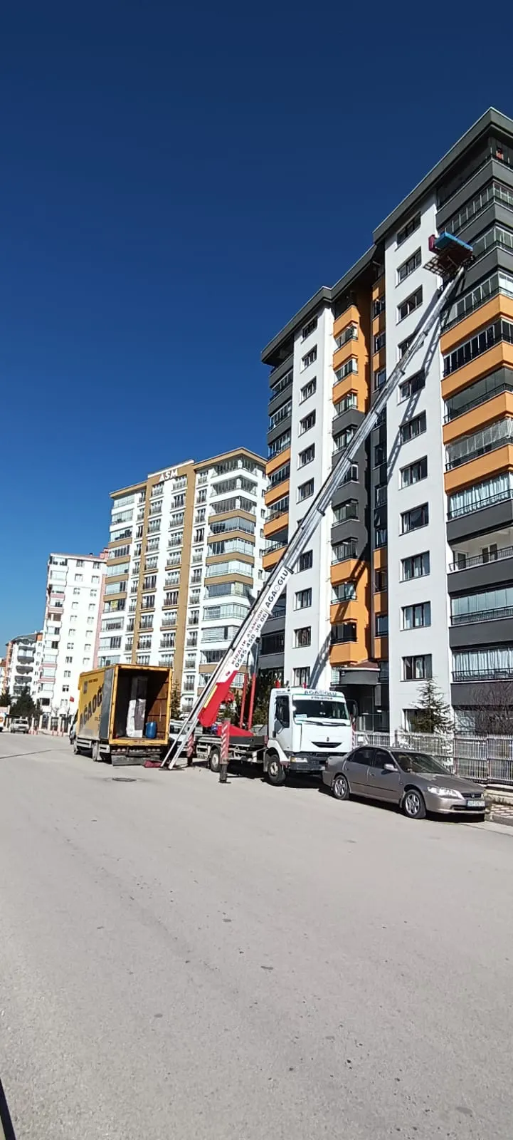 Yüksek katlı binada dış asansör